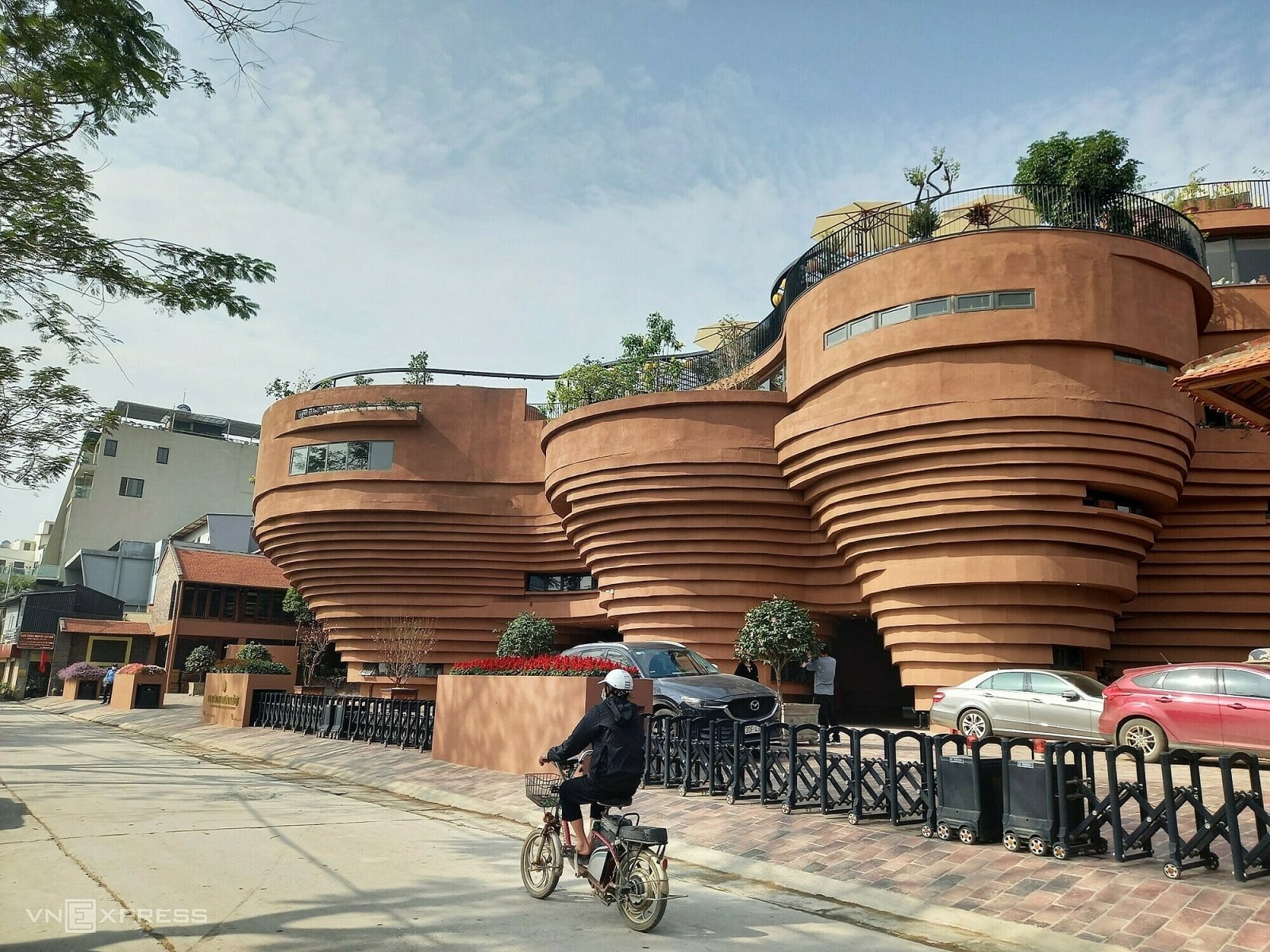 Bike Ride Hanoi 1 Day But Thap Bat Trang